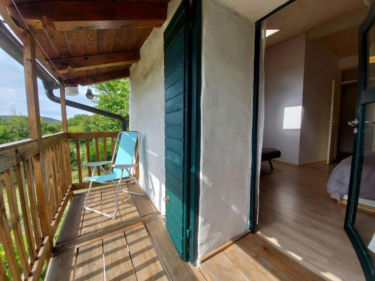 Apartmaji Hedera Komen Exterior foto