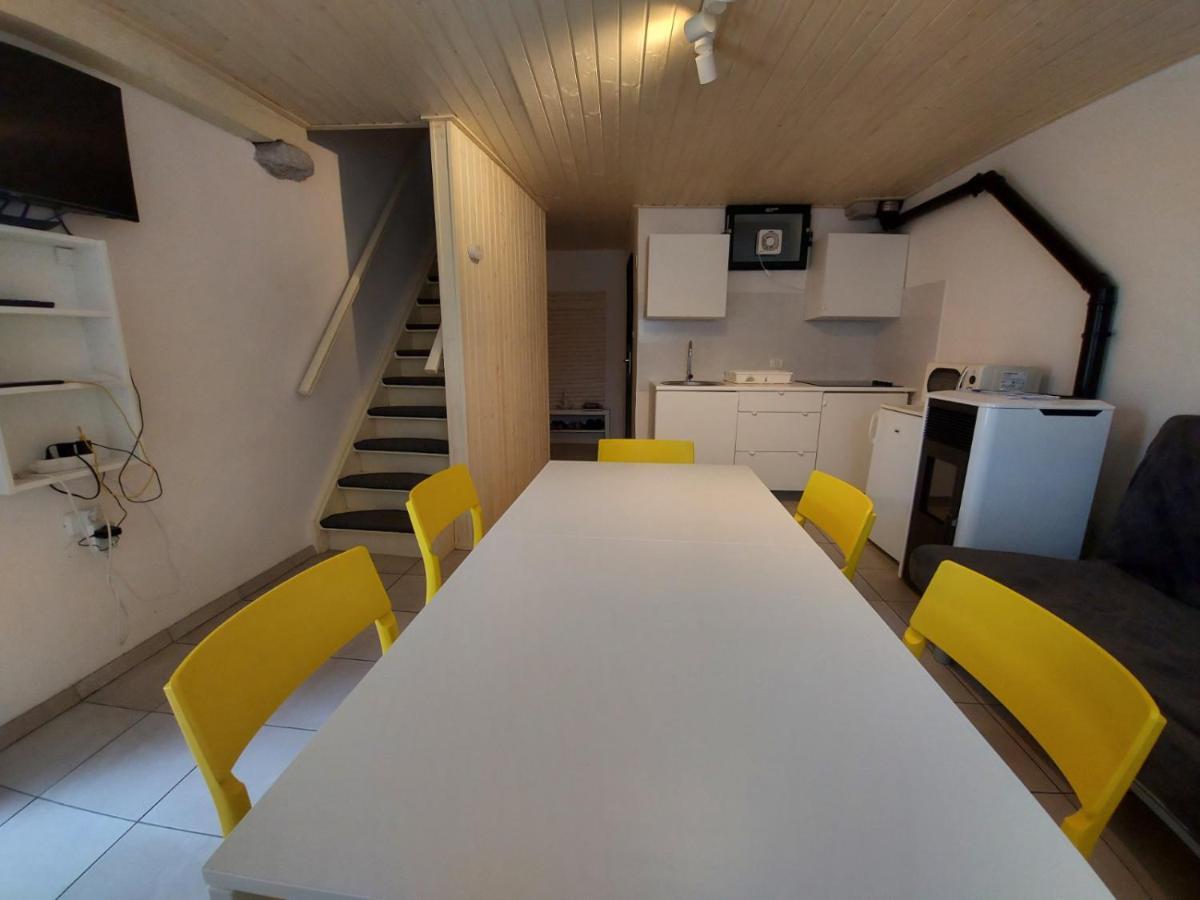 Apartmaji Hedera Komen Exterior foto