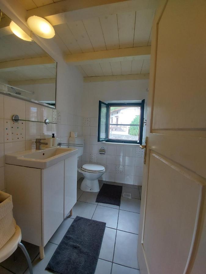 Apartmaji Hedera Komen Exterior foto