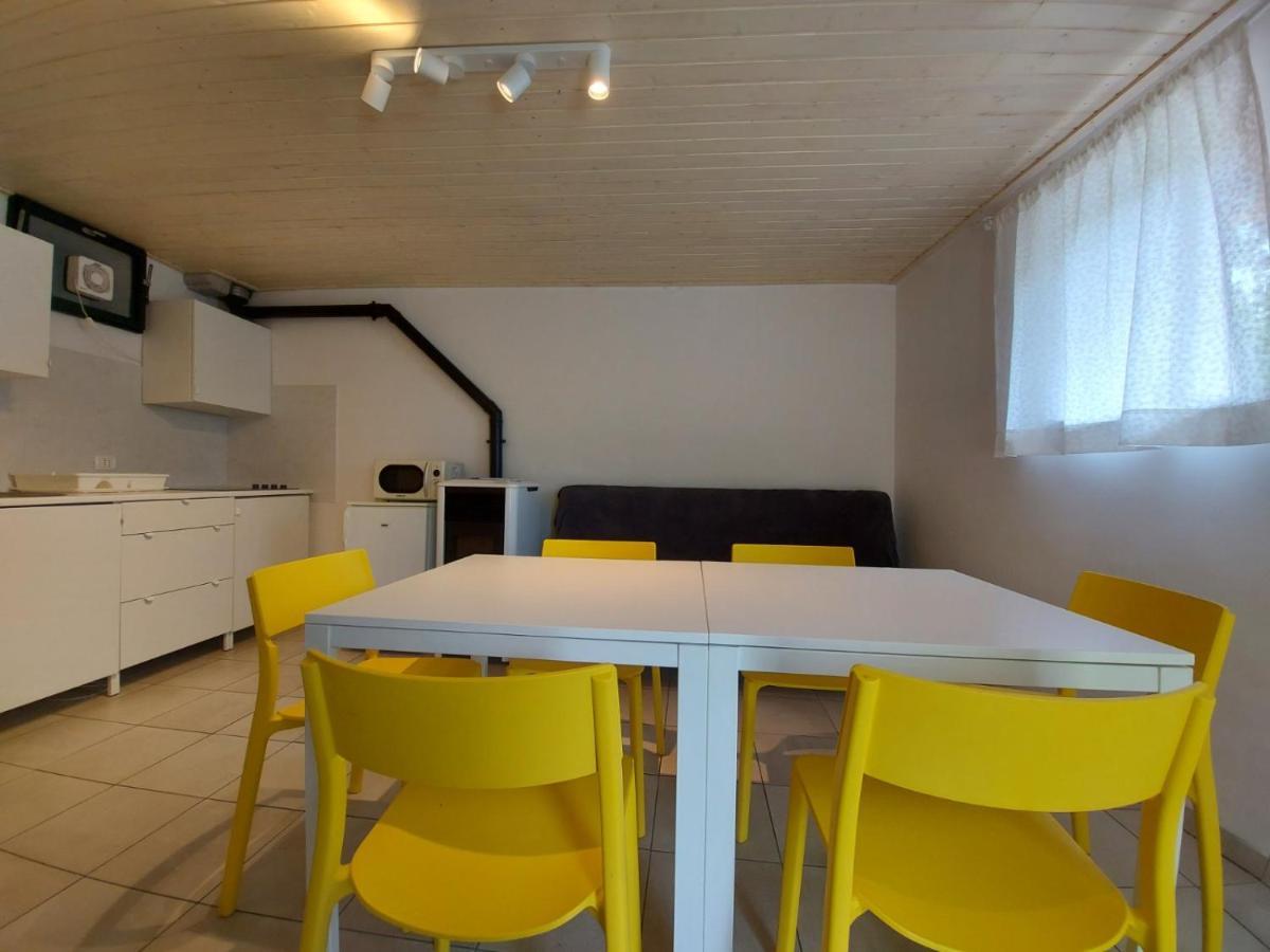 Apartmaji Hedera Komen Exterior foto
