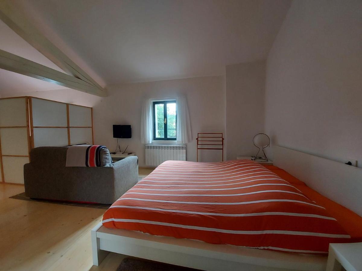 Apartmaji Hedera Komen Exterior foto
