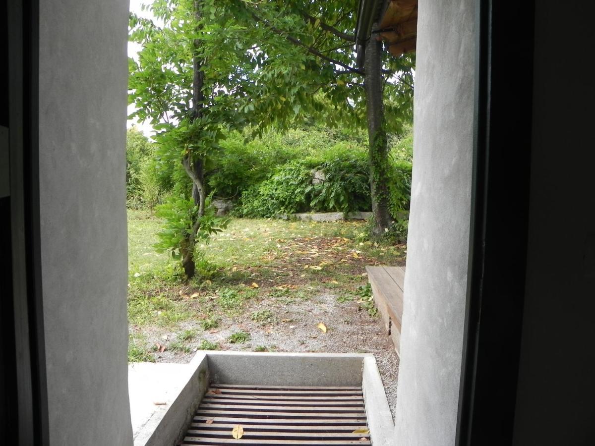 Apartmaji Hedera Komen Exterior foto